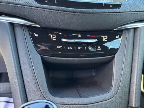 Used 2025 Cadillac XT6 Luxury image 17