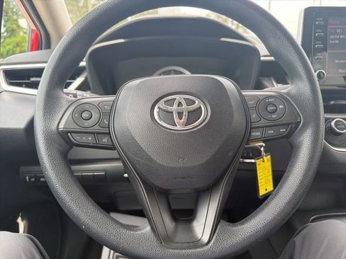 Used 2020 Toyota Corolla LE image 17