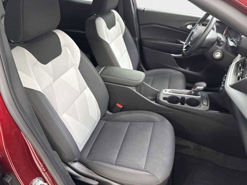 Used 2025 Chevrolet Trax RS w/ Driver Confidence Package image 24