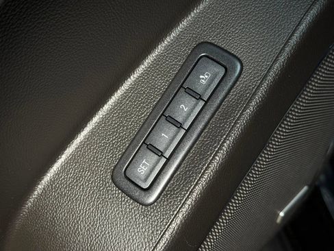 Used 2017 GMC Yukon XL SLT w/ Premium Edition AWD/4WD image 33
