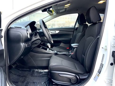 Used 2023 Kia Forte LXS image 17