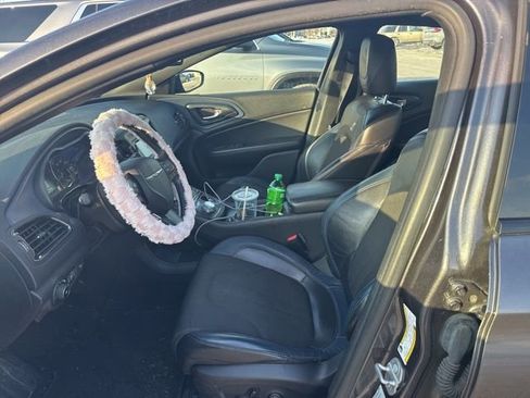 Used 2015 Chrysler 200 S w/ Comfort Group image 12