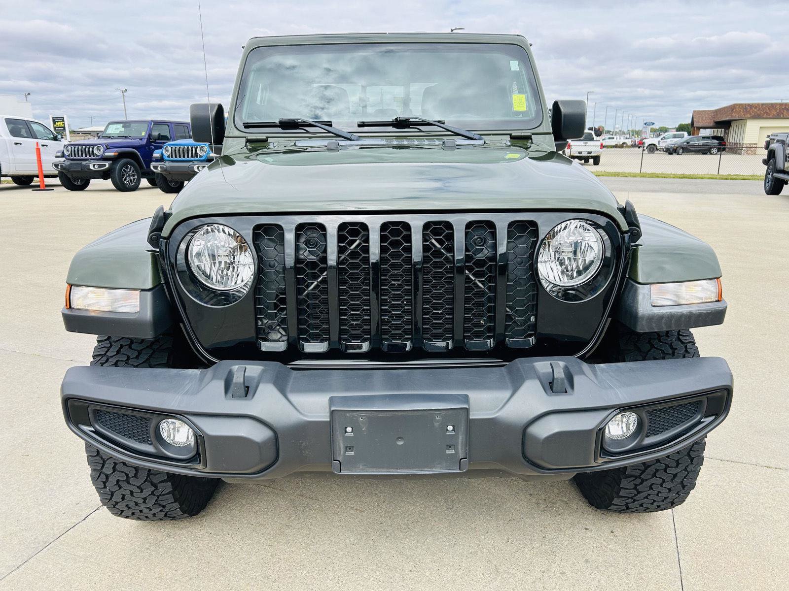 Used 2023 Jeep Gladiator Sport AWD/4WD image 28