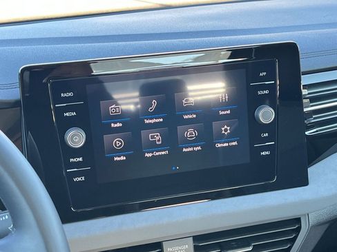 Used 2025 Volkswagen Jetta SE image 21