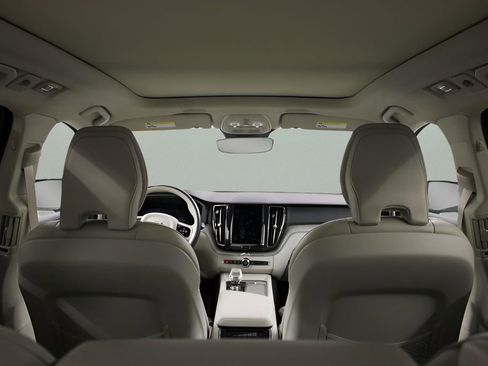 Certified 2023 Volvo XC60 B5 Ultimate w/ Climate Package image 10