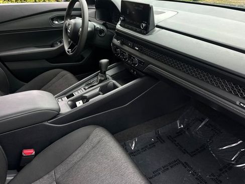 Certified 2025 Honda Accord SE image 19