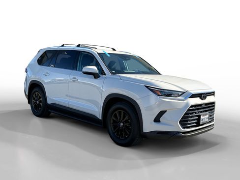 Used 2024 Toyota Grand Highlander AWD image 7