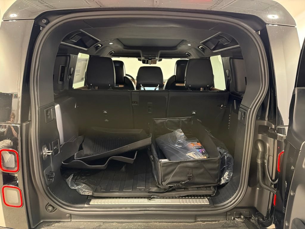 New 2026 Land Rover Defender 110 OCTA AWD/4WD image 29