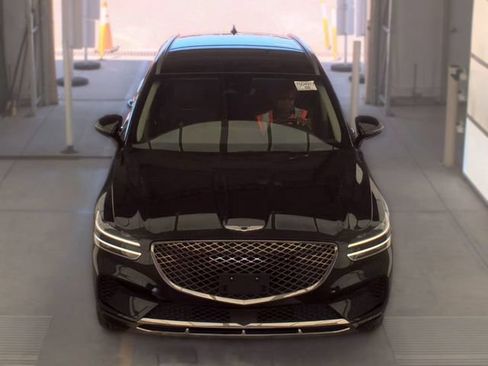 Used 2025 Genesis GV70 2.5T AWD/4WD image 3