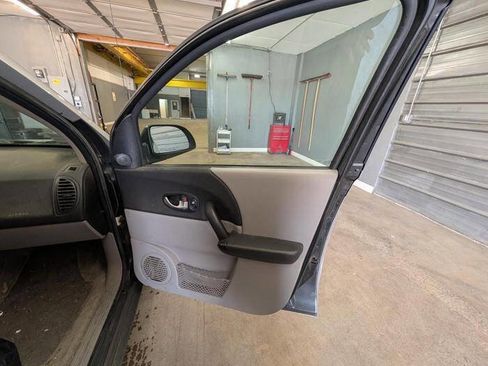 Used 2004 Saturn Vue 2WD V6 image 30
