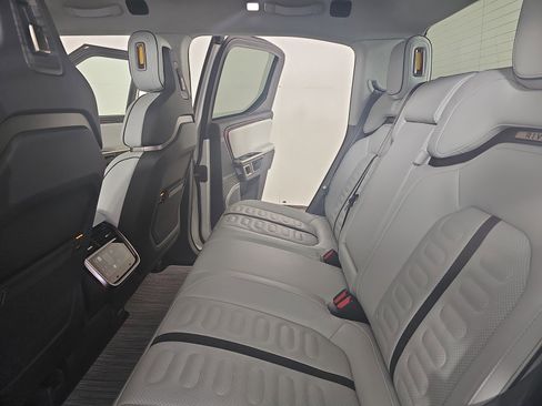 Used 2022 Rivian R1T Adventure image 21