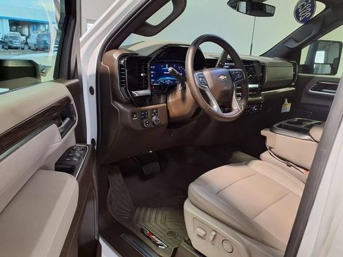 Used 2025 Chevrolet Silverado 2500 LT AWD/4WD image 8
