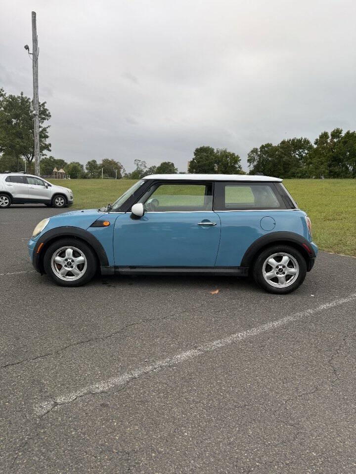 Used 2009 MINI Cooper Hardtop w/ Premium Pkg FWD image 4