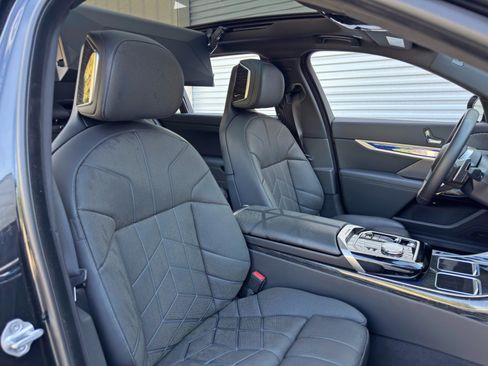 Used 2023 BMW 740i w/ Executive Package RWD image 51