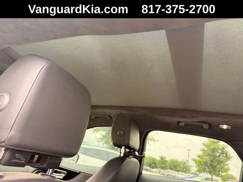 Used 2020 Jaguar F-PACE Premium image 27