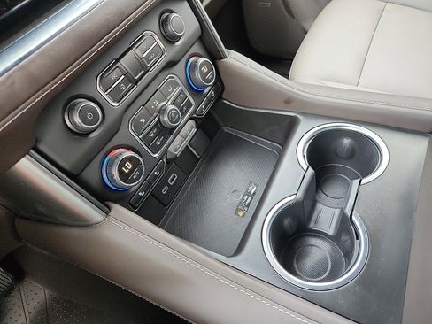 Used 2024 Chevrolet Tahoe Z71 w/ Off-Road Capability Package image 25