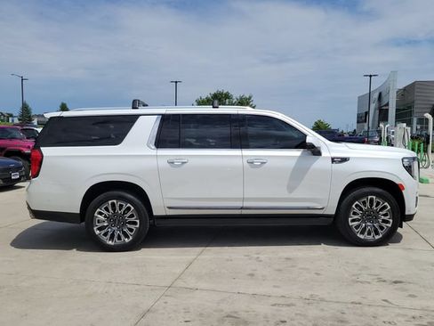 Used 2023 GMC Yukon XL Denali Ultimate AWD/4WD image 2