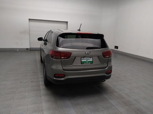 Used 2019 Kia Sorento LX image 6