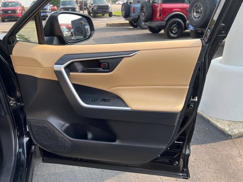 Used 2019 Toyota RAV4 LE w/ All Weather Liner Package AWD/4WD image 48