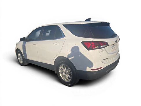 Used 2024 Chevrolet Equinox LS w/ LS Convenience Package FWD image 3