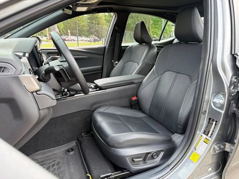Used 2025 Toyota Camry XSE FWD image 17