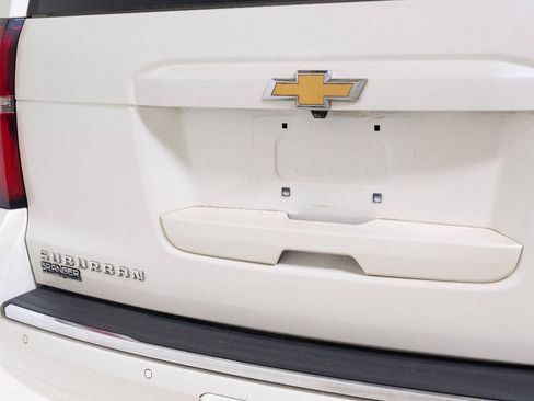 Used 2015 Chevrolet Suburban LTZ RWD image 17