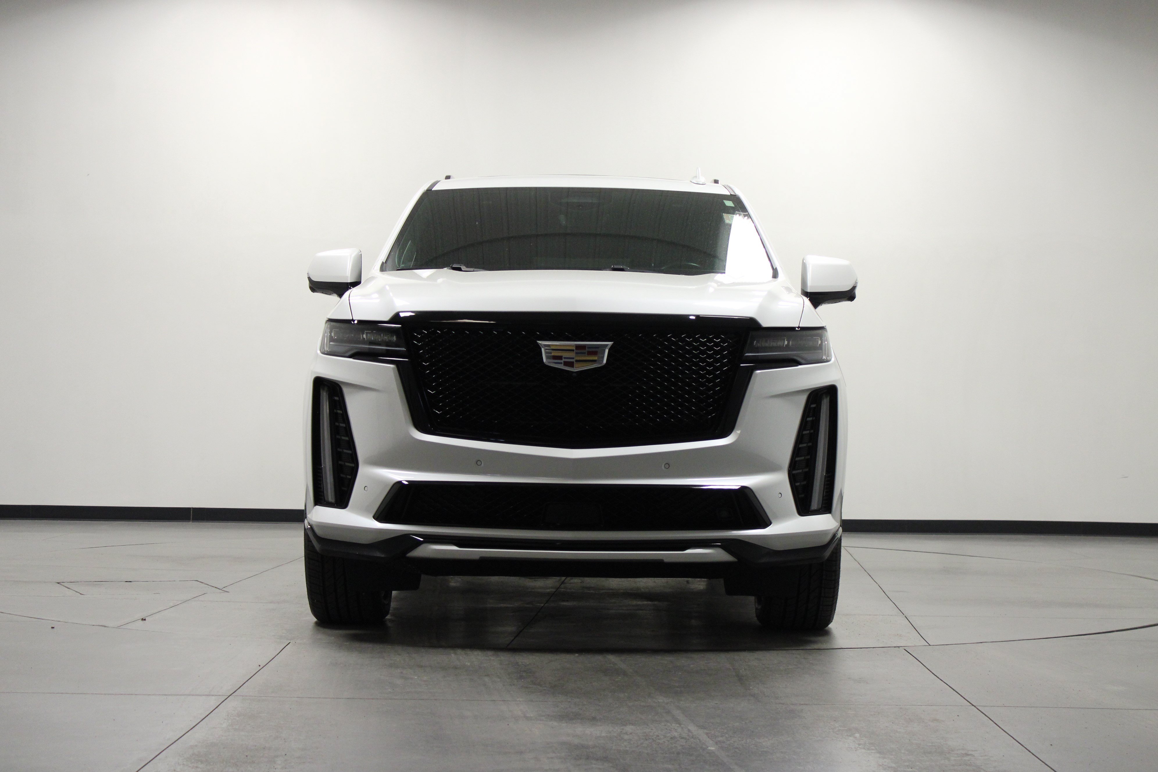 Used 2023 Cadillac Escalade ESV V w/ Heavy-Duty Trailer Package AWD/4WD image 9