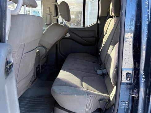 Used 2014 Nissan Frontier SV image 10