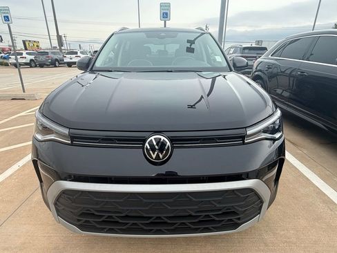 Used 2025 Volkswagen Taos SE FWD image 3
