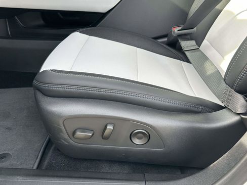 New 2026 Chevrolet Equinox EV LT AWD/4WD image 19