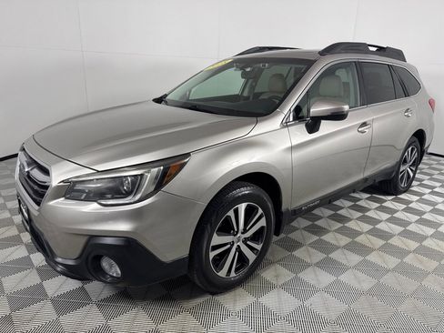 Used 2018 Subaru Outback 2.5i Limited image 9