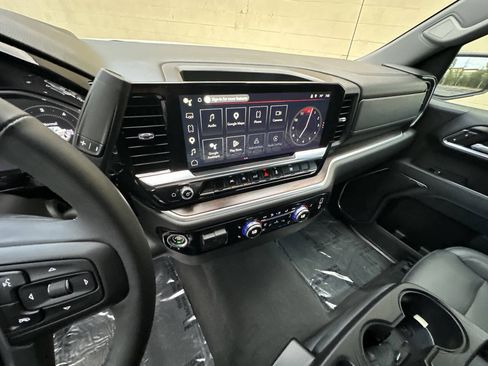 Used 2026 GMC Sierra 1500 SLT AWD/4WD image 14