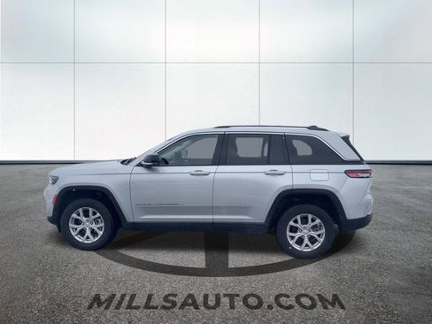 Used 2023 Jeep Grand Cherokee Limited image 10