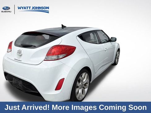 Used 2013 Hyundai Veloster w/ Style Pkg image 8