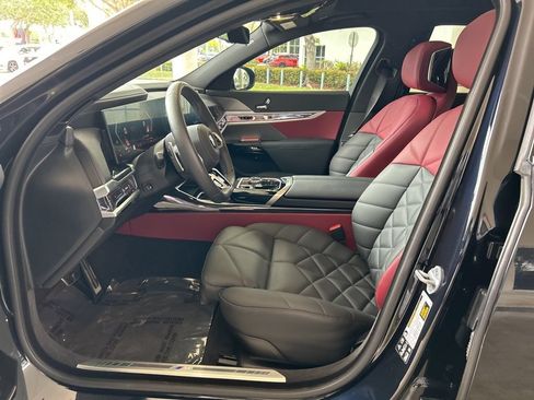 Used 2025 BMW 740i xDrive AWD/4WD image 10