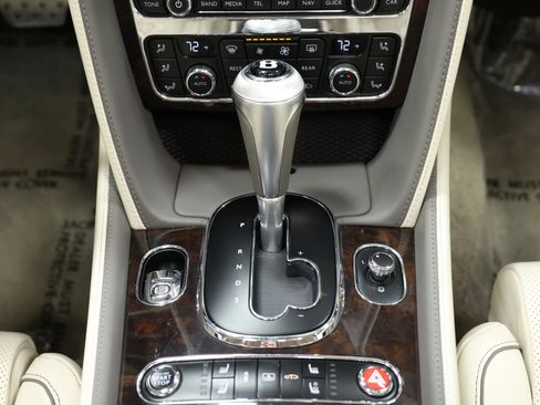 Used 2018 Bentley Flying Spur V8 AWD/4WD image 40
