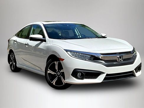 Used 2017 Honda Civic Touring image 2
