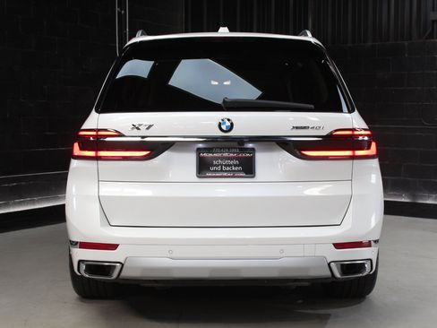 Used 2025 BMW X7 xDrive40i AWD/4WD image 12
