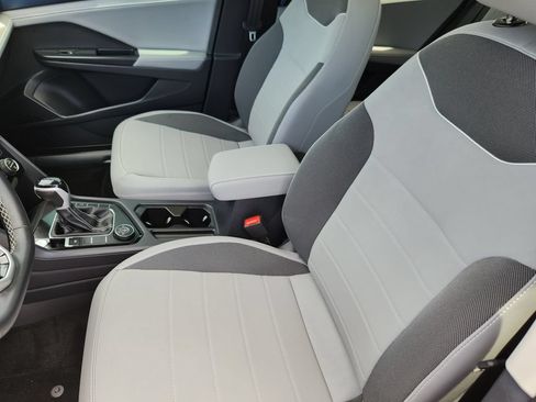 Certified 2024 Volkswagen Taos SE AWD/4WD image 10