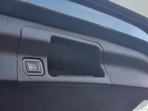 Used 2023 GMC Acadia SLE w/ Driver Convenience Package image 27