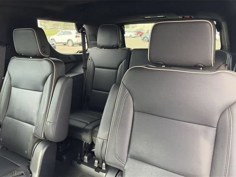 Used 2023 Chevrolet Tahoe Premier AWD/4WD image 32