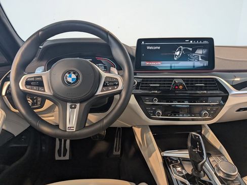 Used 2021 BMW M550i xDrive w/ Dynamic Handling Package image 16