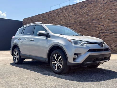 Used 2018 Toyota RAV4 XLE w/ Plus Extra Value Package AWD/4WD image 1