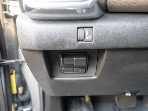Used 2025 GMC Canyon Denali AWD/4WD image 15