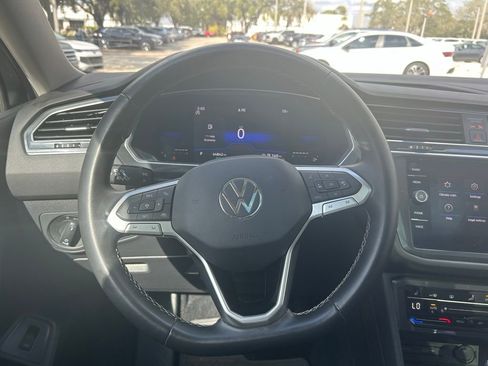 Used 2022 Volkswagen Tiguan SE image 20