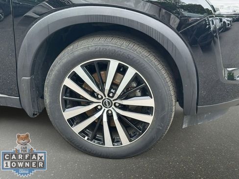 Used 2023 Nissan Pathfinder Platinum w/ Black Appearance Package AWD/4WD image 11
