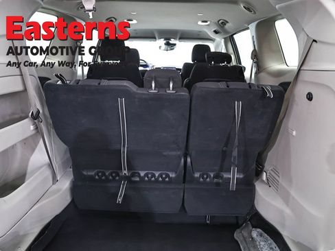 Used 2023 Chrysler Voyager LX FWD image 9