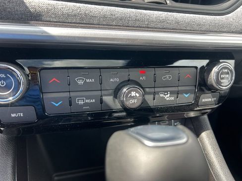 New 2025 Jeep Compass Latitude w/ Sun & Sound Group image 38