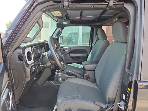 Used 2025 Jeep Wrangler Sport AWD/4WD image 9