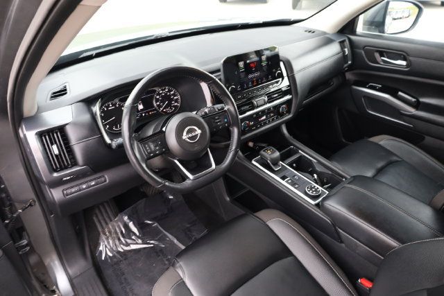 Used 2024 Nissan Pathfinder SL AWD/4WD image 11